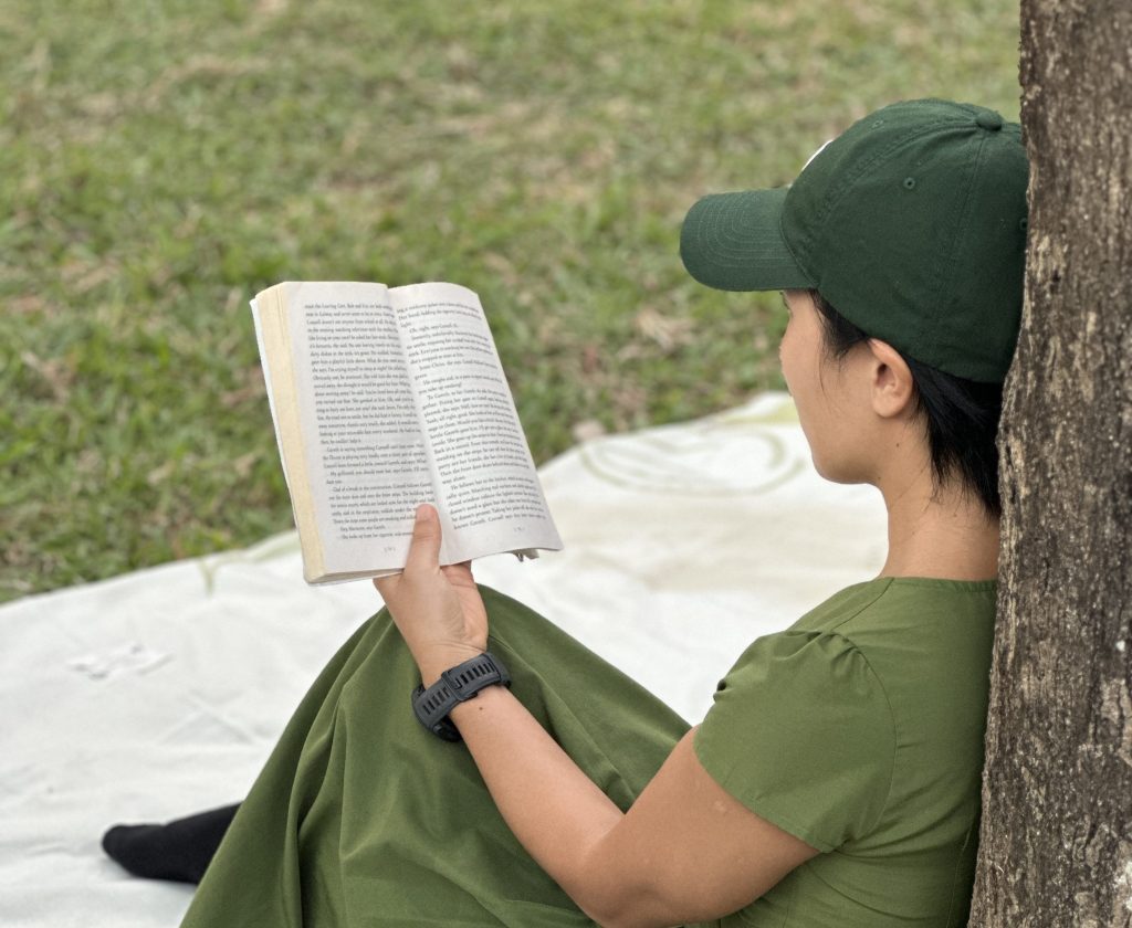 The Best Gifts for Book Lovers That Aren’t Books: Thoughtful Ideas They’ll Truly Use